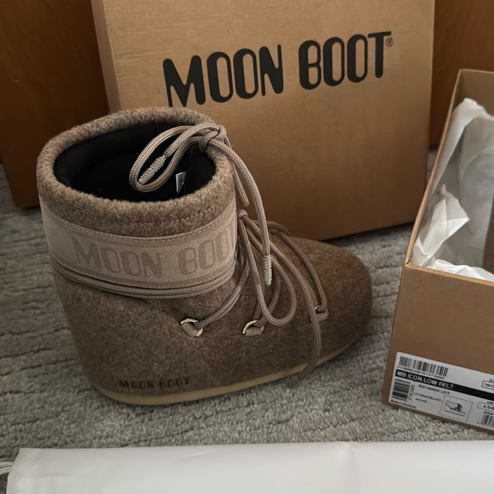 Brand New Moon Boots